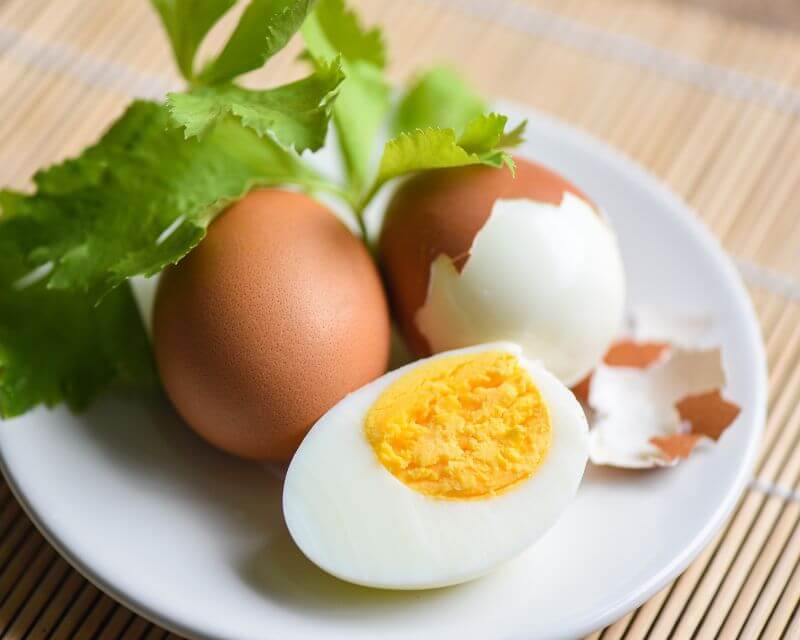 Dùng trứng gà trị lẹo mắt