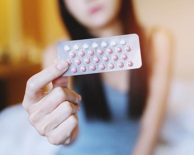 Uống thuốc tránh thai có chứa Progestin