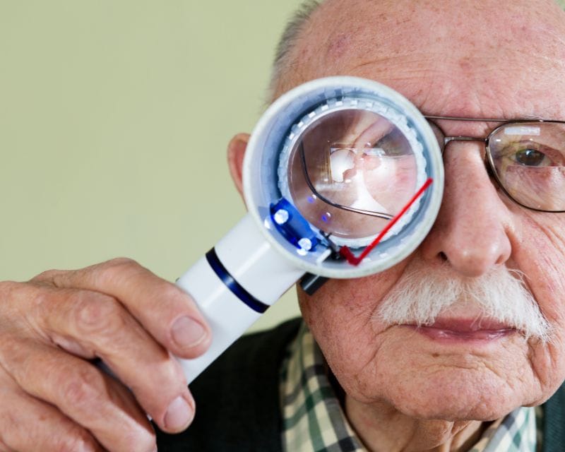 Zeaxanthin hỗ trợ bảo vệ mắt, chống lại sự tiến triển của thoái hóa điểm vàng liên quan đến tuổi tác