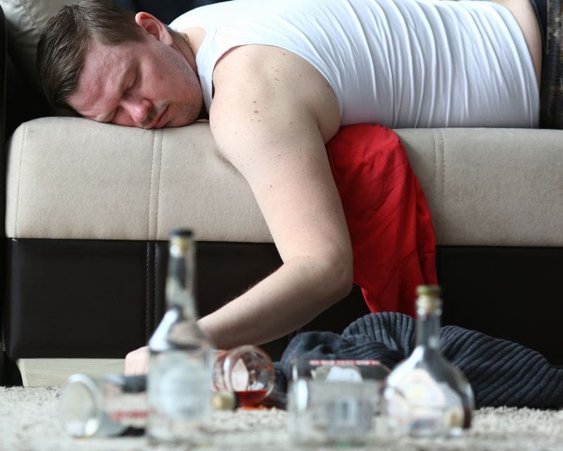 Những triệu chứng gặp phải khi ngộ độc rượu