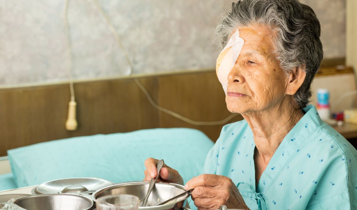 Phòng Ngừa Biến Chứng Nhờ Cách Chăm Sóc Mắt Sau Mổ Đục Thủy Tinh Thể