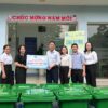 Nhà thuốc Huy Mai tặng 30 thùng rác cho xí nghiệp công cộng