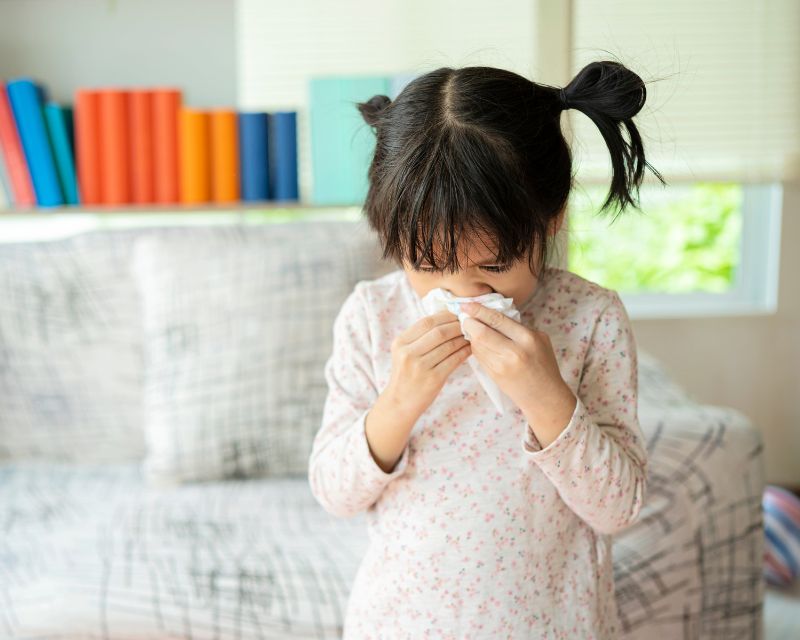 "Trẻ Ho Nhiều Về Đêm Nhưng Không Sốt: Mẹ Làm Gì Để Bé Nhanh Khỏi?" 3 Trẻ ho nhiều về đêm nhưng không sốt có phải là bệnh lý nguy hiểm không?