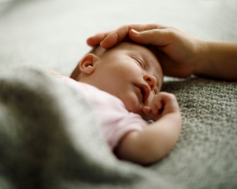 "Trẻ Ho Nhiều Về Đêm Nhưng Không Sốt: Mẹ Làm Gì Để Bé Nhanh Khỏi?" 4 Nên làm gì để trẻ ho nhiều về đêm nhưng không sốt thấy dễ chịu?